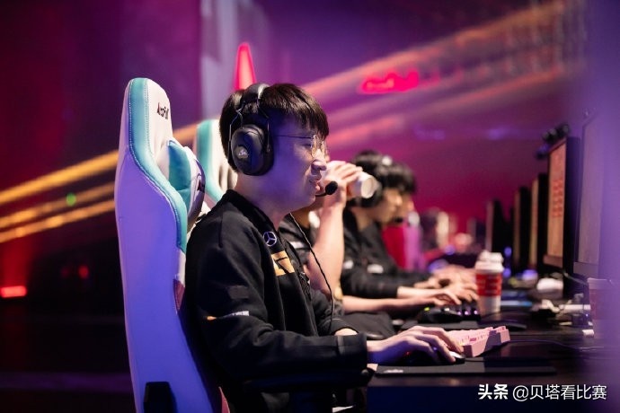 新一代AD领导者 LPL ！1xn Jinx在团战中的猛烈输出+抢下大龙， ThunderTalk Gaming 率先拿下赛点