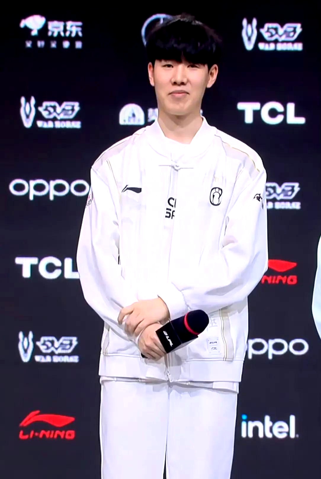 LPL海报大比拼：LNG集合打CALL RNG斗转星移